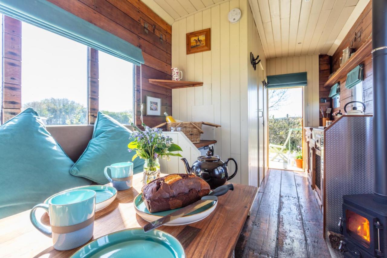 The Hoot Romantic Glamping Southwick  ภายนอก รูปภาพ