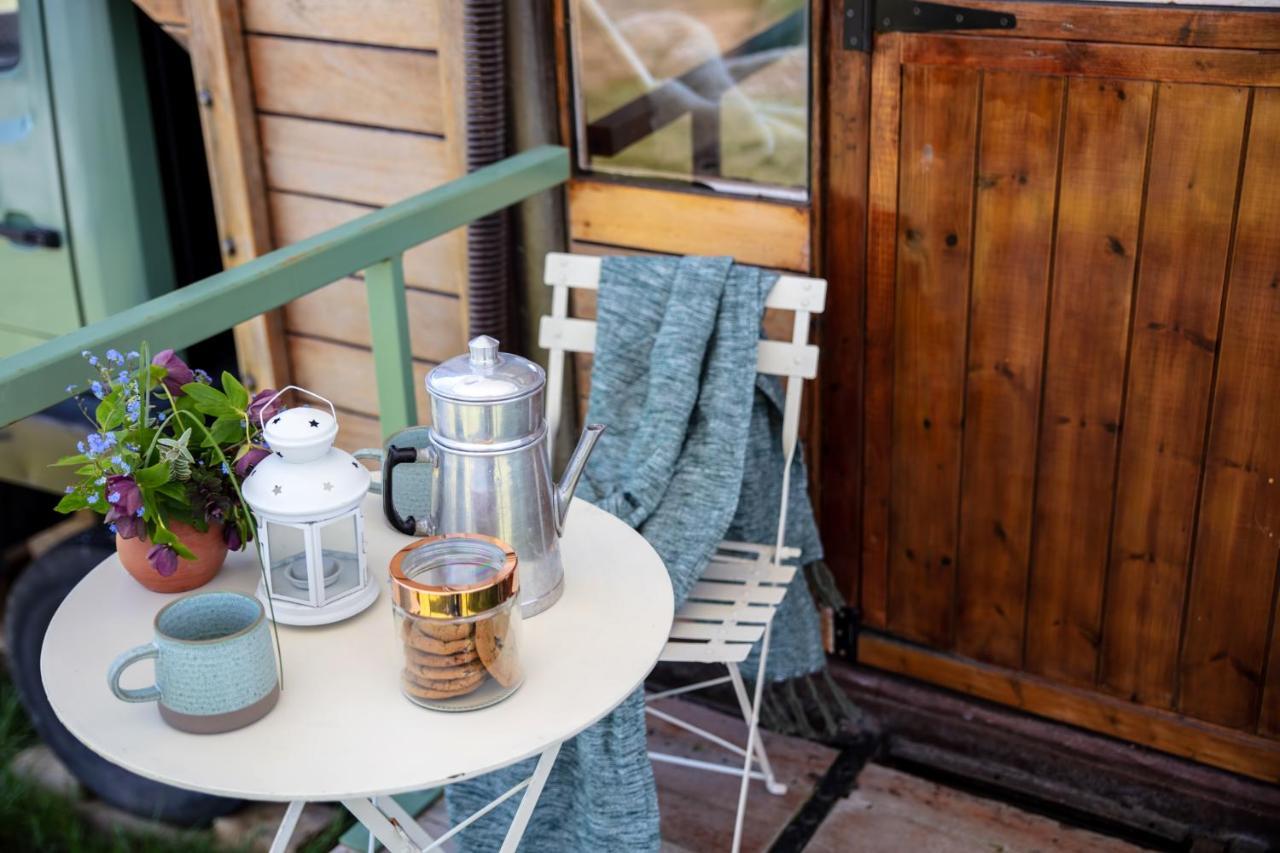 The Hoot Romantic Glamping Southwick  ภายนอก รูปภาพ